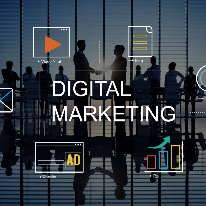 Campagne digitale en cours sur ordinateur affichant des publicités en ligne et un tableau d’analyse marketing avec indicateurs de performance et ROI